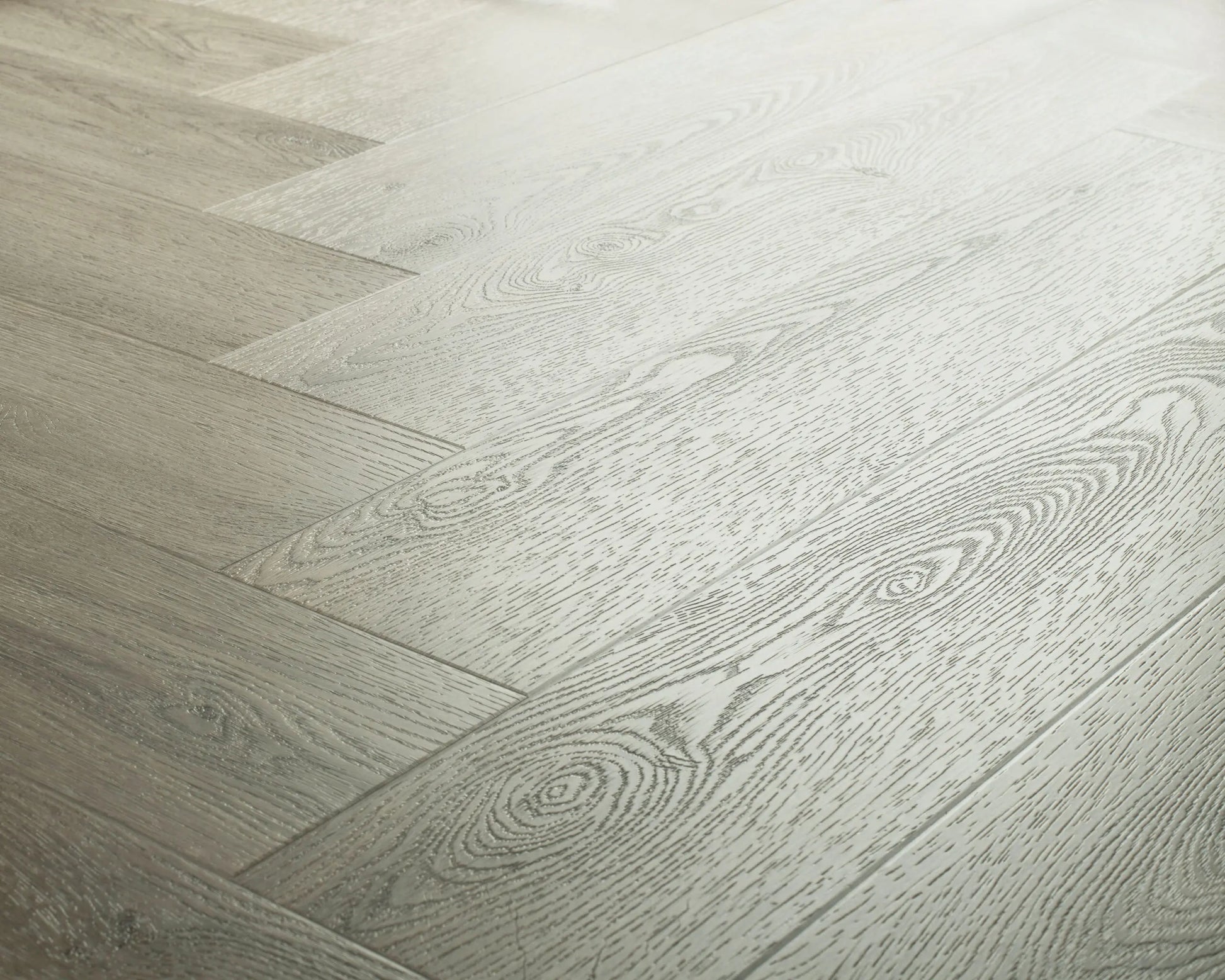 Charente Visgraat 7758 PVC vloer eiken rustiek naturel gelegd in ruim en licht interieur