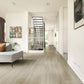XL Plank PVC vloer in eiken rustiek naturel, gelegd in ruime leefruimte